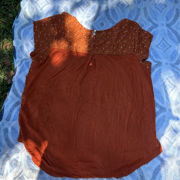 Tempted Los Angeles Triangle Design Rust Orange Blouse Solid Back Keyhole M - Picture 15 of 16